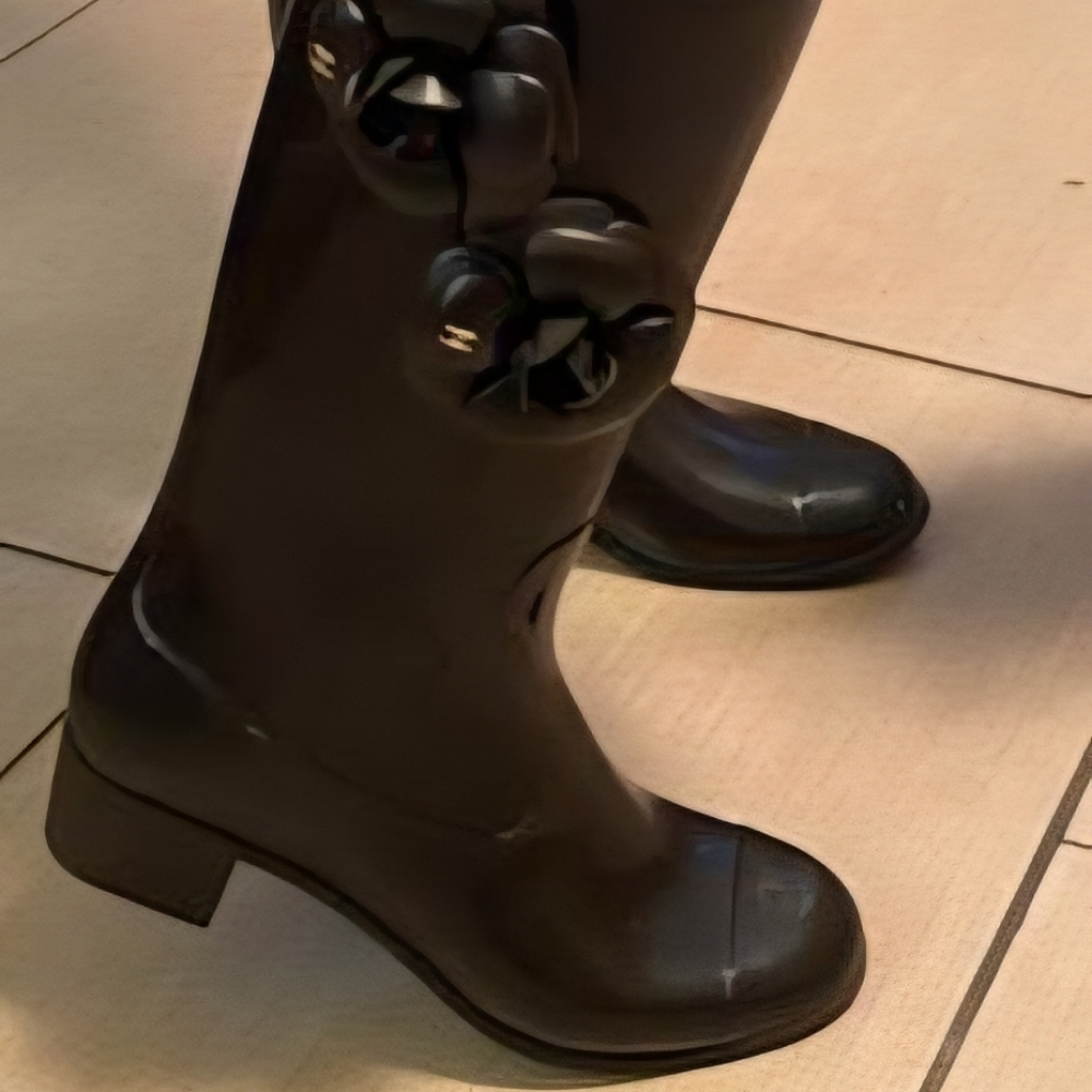 CHANEL Chocolate Brown Winter Boots with Floral Accent